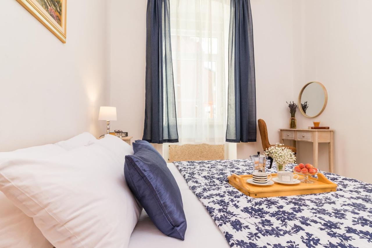 Apartman Lussi Pula Exterior photo